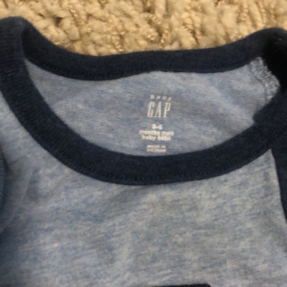 Barely worn baby Gap romper - Picture 2 of 4